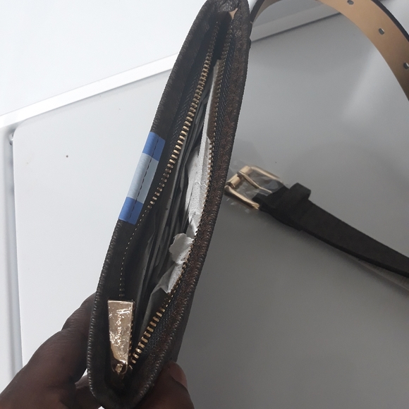 MICHAEL KORS BELT WALLET Size L/XL NWT. - Picture 4 of 9